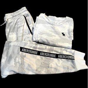 Abercrombie Boys Sz.15/16 long sleeve top & jogger bottom.